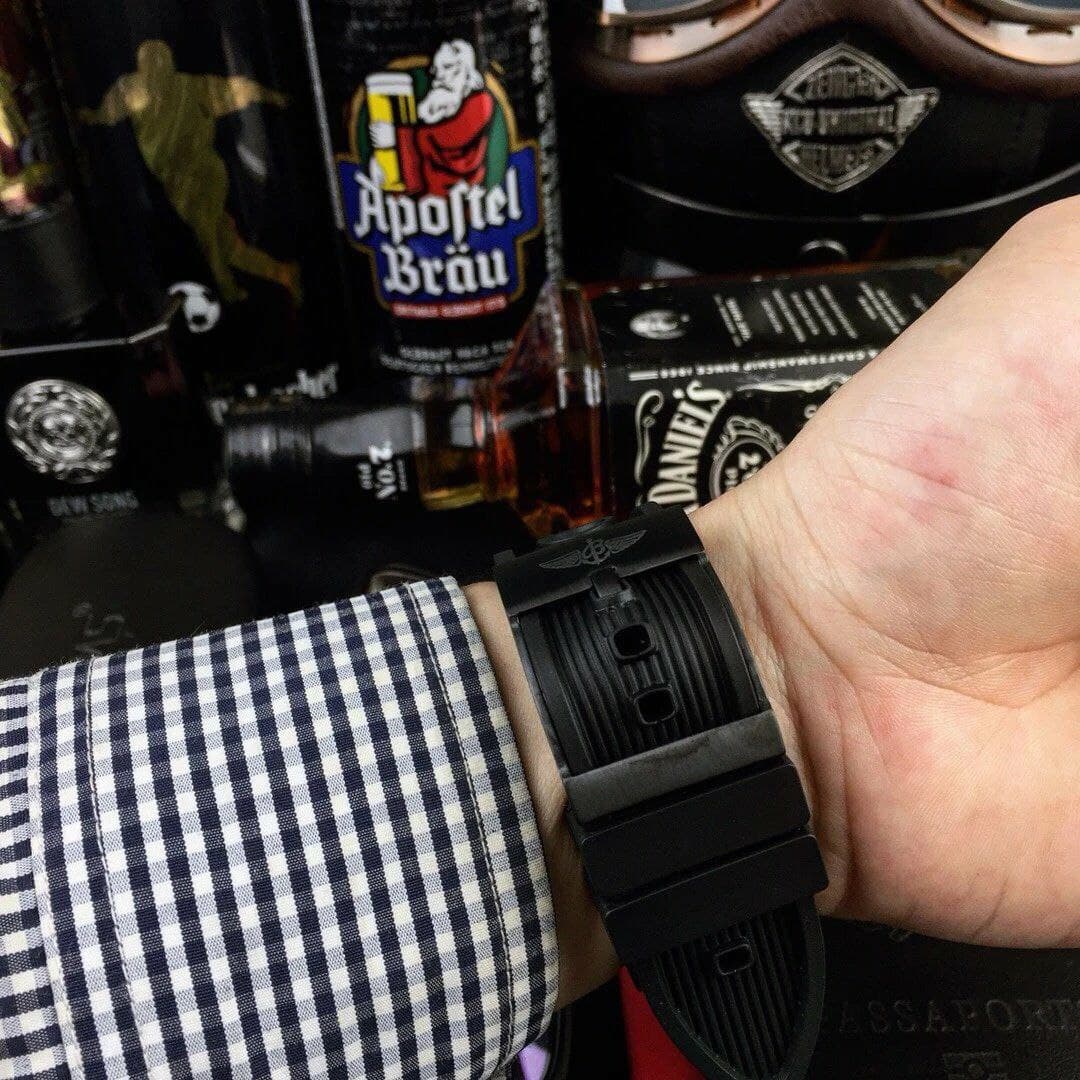 Breitling Avenger Black Dial on Black Rubber Strap