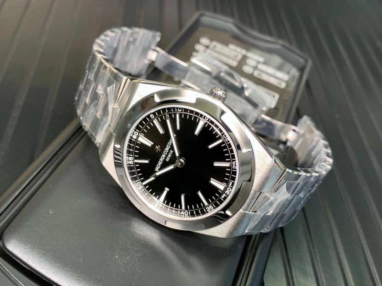 Overseas Ultra-Thin 2000V XF 1:1 Best Edition Black Dial on SS Bracelet
