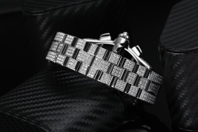 Cartier Steel XL Diamond Roadster W62020x6 White Dial Watch Cartier Steel XL Diamond Roadster W62020x6 White Dial Watch