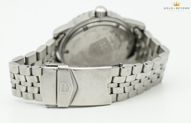 TAG Heuer White/ Steel Professional Quartz 36mm Wd1213 Watch TAG Heuer White/ Steel Professional Quartz 36mm Wd1213 Watch