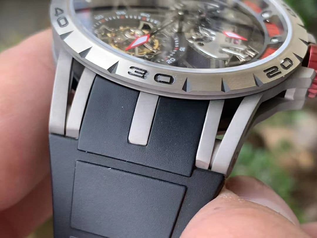 Roger Dubuis G041C - Excalibur Spider Skele Flying Tourb TI/RU Red BBR Roger Dubuis G041C - Excalibur Spider Skele Flying Tourb TI/RU Red BBR