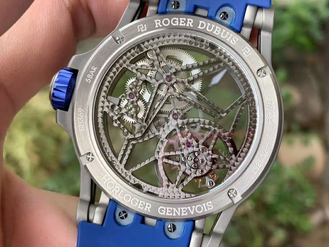 Roger Dubuis G041C - Excalibur Spider Skele Flying Tourb TI/RU Blue BBR Roger Dubuis G041C - Excalibur Spider Skele Flying Tourb TI/RU Blue BBR