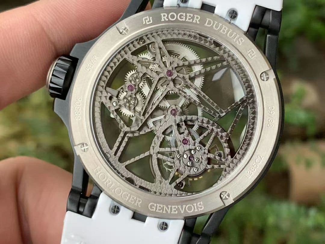 Roger Dubuis G041C - Excalibur Spider Skele Flying Tourb TI/RU White BBR Roger Dubuis G041C - Excalibur Spider Skele Flying Tourb TI/RU White BBR