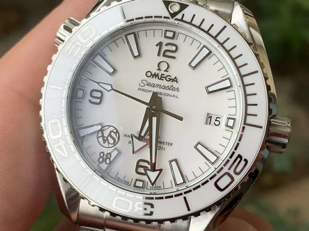 OMG0695A - Planet Ocean 600M 39.5mm SS/SS White VSF A8800 OMG0695A - Planet Ocean 600M 39.5mm SS/SS White VSF A8800