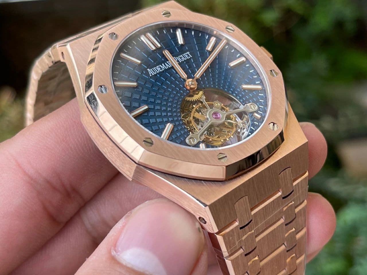 Royal Oak PVD Tourbillon R8F v2 Best Edition Gold Sunburst Tapisserie Dial on PVD Bracelet Royal Oak PVD Tourbillon R8F v2 Best Edition Gold Sunburst Tapisserie Dial on PVD Bracelet
