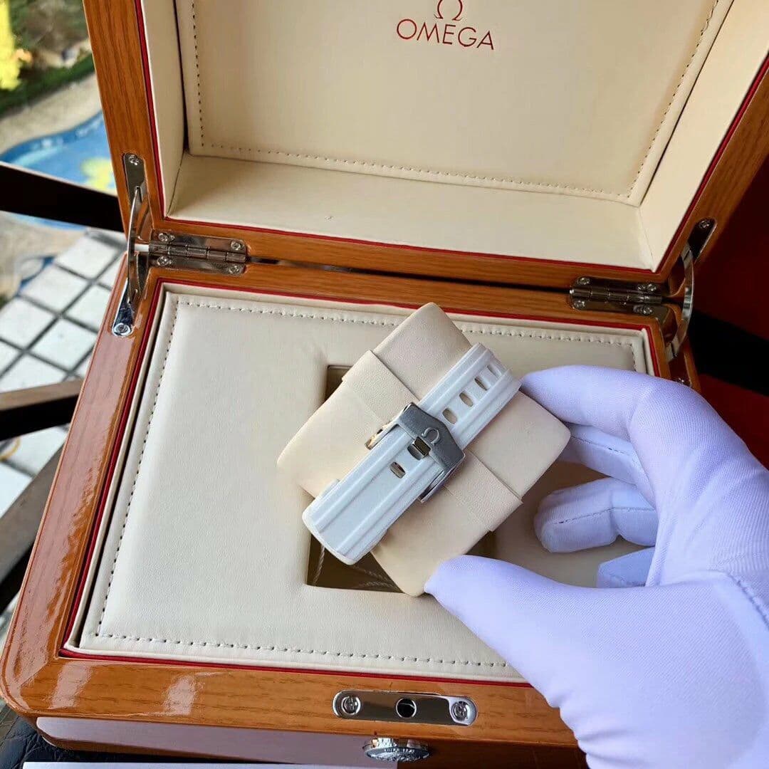 Omega Seamaster White Dial on White Rubber Strap
