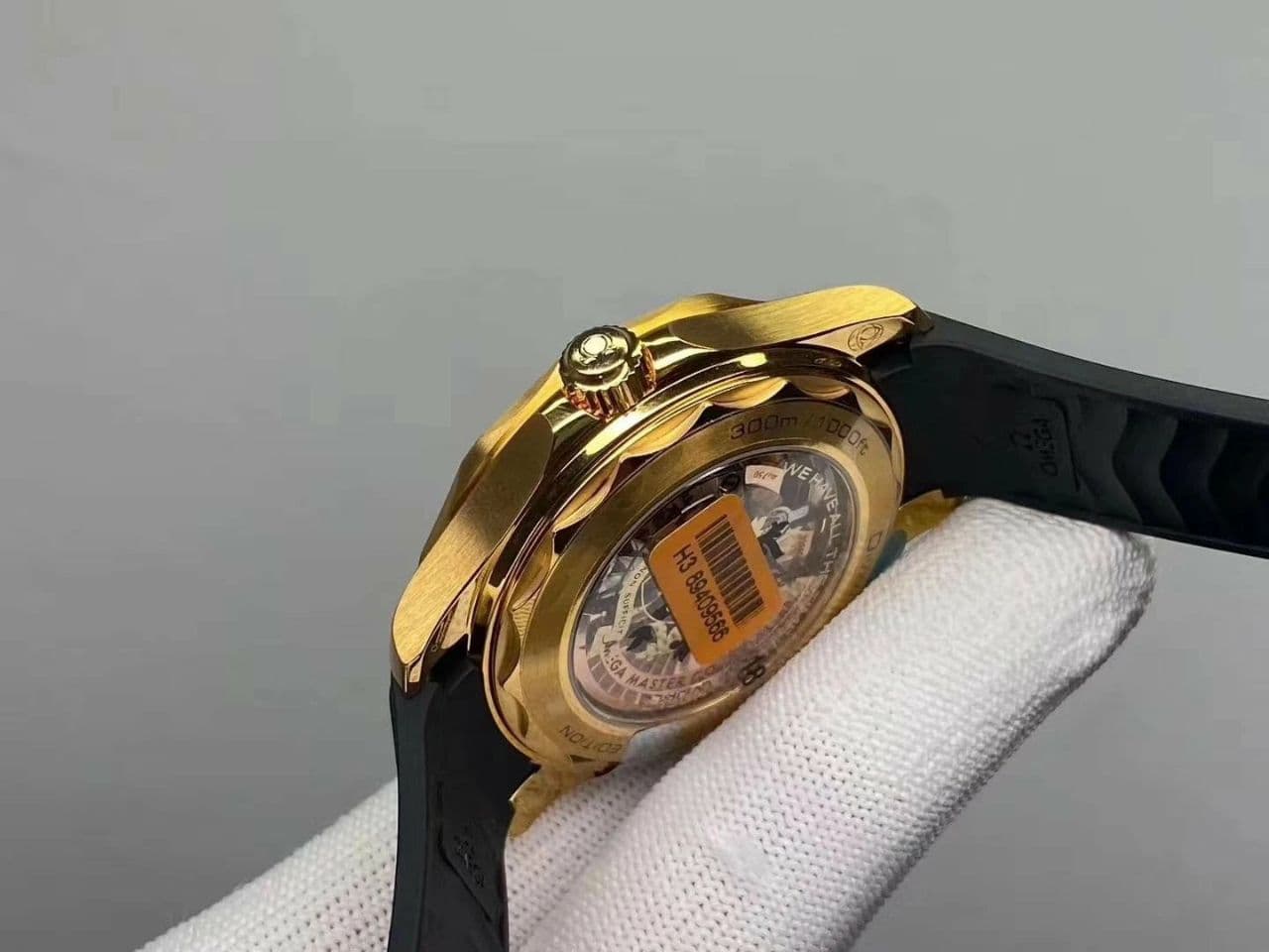 Omega Seamaster Diver 300M YG 007 James Bond VSF Omega Seamaster Diver 300M YG 007 James Bond VSF