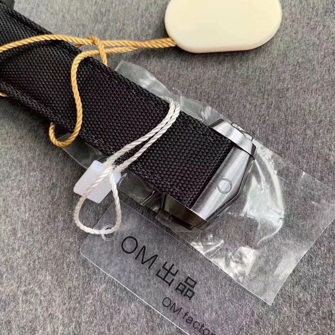Omega Speedmaster DSOM "Black" CER/NY Blk OMF V2 Omega Speedmaster DSOM "Black" CER/NY Blk OMF V2