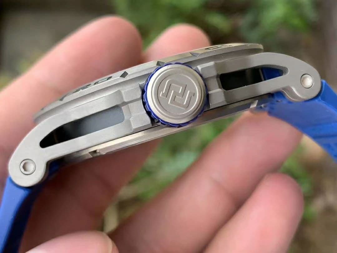 Roger Dubuis G041C - Excalibur Spider Skele Flying Tourb TI/RU Blue BBR