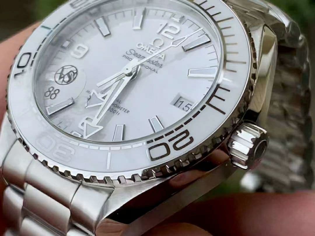 OMG0695A - Planet Ocean 600M 39.5mm SS/SS White VSF A8800