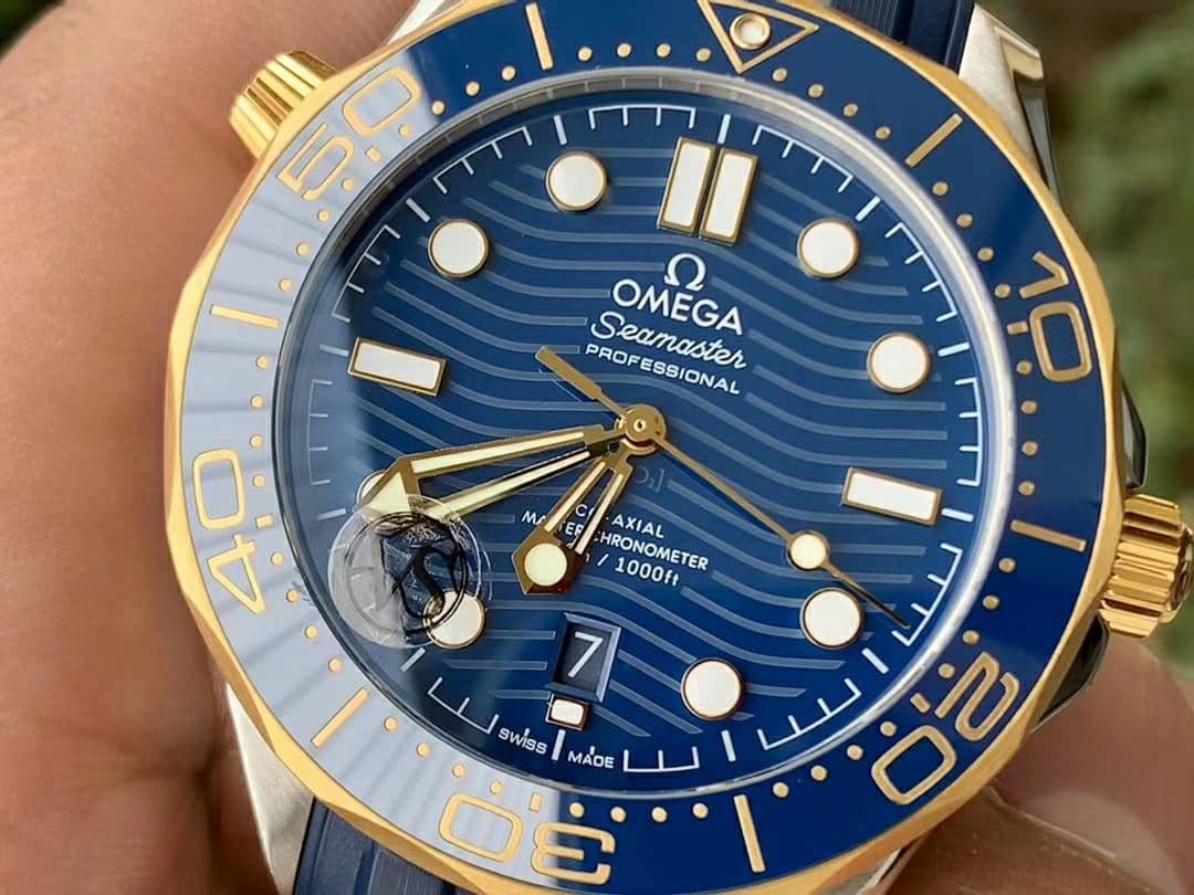 Seamaster Diver 300M SS/YG VSF 1:1 Best Edition YG Bezel Blue Dial on Blue Rubber Strap A8800