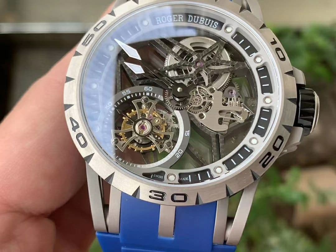 Roger Dubuis G041C - Excalibur Spider Skele Flying Tourb TI/RU Blue BBR Roger Dubuis G041C - Excalibur Spider Skele Flying Tourb TI/RU Blue BBR