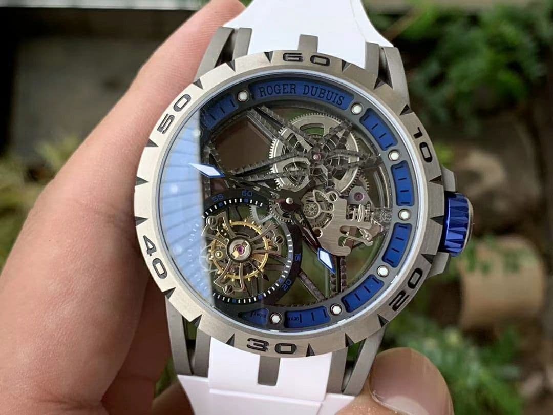 Roger Dubuis G041C - Excalibur Spider Skele Flying Tourb TI/RU Blue BBR Roger Dubuis G041C - Excalibur Spider Skele Flying Tourb TI/RU Blue BBR