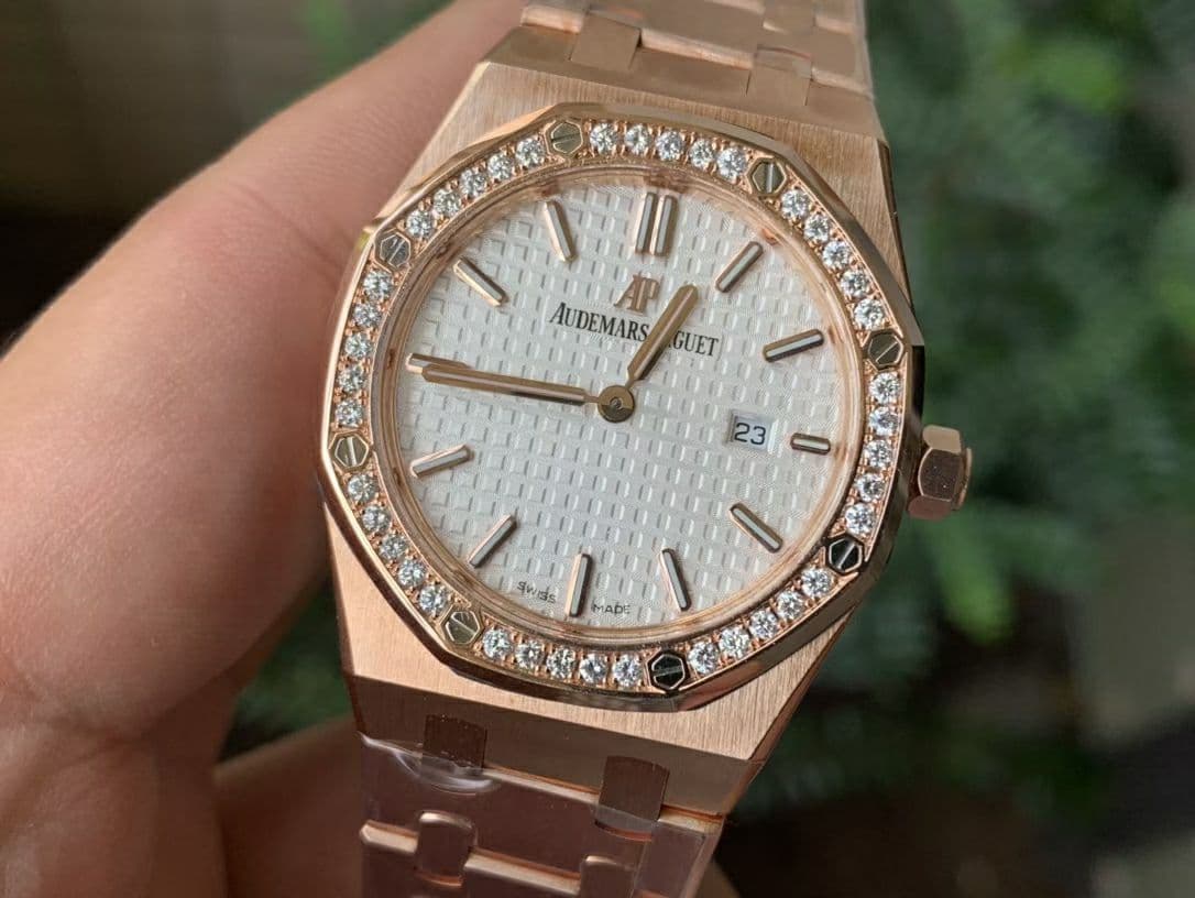 Lady Royal Oak 33mm YG JF 1:1 Best Edition Silver Dial Diamonds Bezel on YG Bracelet Swiss Quartz Lady Royal Oak 33mm YG JF 1:1 Best Edition Silver Dial Diamonds Bezel on YG Bracelet Swiss Quartz