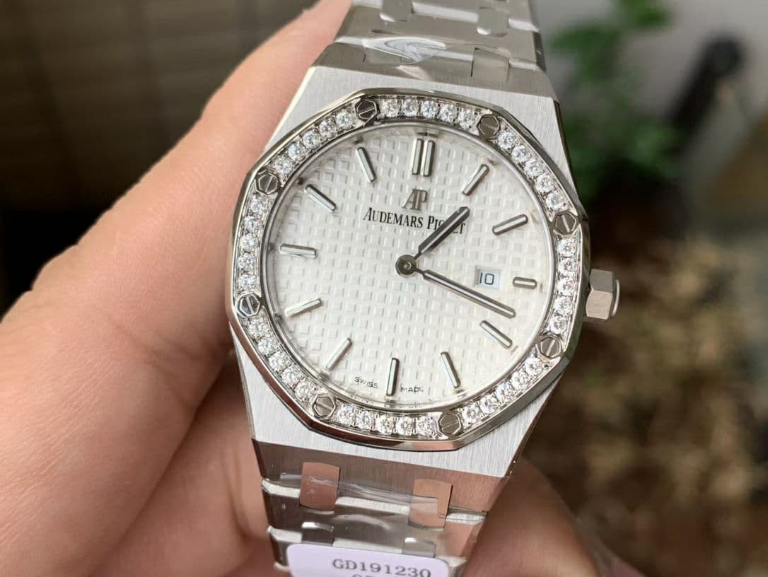 Lady Royal Oak 33mm SS JF 1:1 Best Edition Silver Dial Diamonds Bezel on SS Bracelet Swiss Quartz Lady Royal Oak 33mm SS JF 1:1 Best Edition Silver Dial Diamonds Bezel on SS Bracelet Swiss Quartz