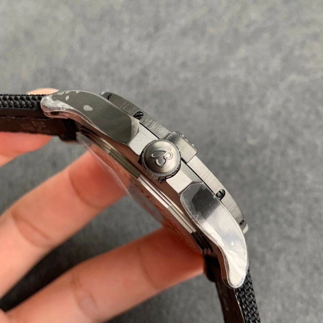 Breitling Avenger BlackBird 44mm DLC/TI/NY Black GF Breitling Avenger BlackBird 44mm DLC/TI/NY Black GF