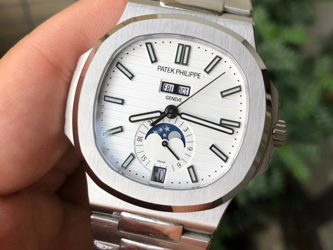 NAUTILUS 5726 COMPLICATED SS 1:1 BEST EDITION WHITE TEXTURED DIAL ON SS BRACELE NAUTILUS 5726 COMPLICATED SS 1:1 BEST EDITION WHITE TEXTURED DIAL ON SS BRACELE