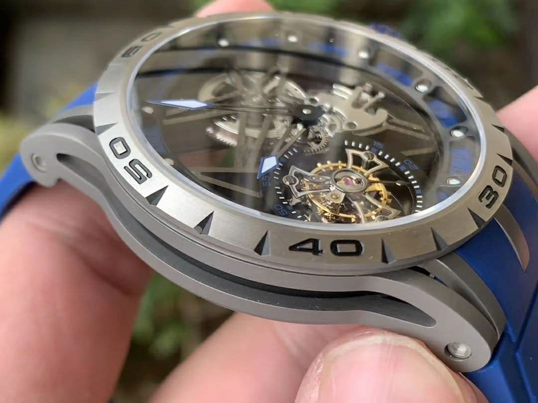 Roger Dubuis G041C - Excalibur Spider Skele Flying Tourb TI/RU Blue BBR Roger Dubuis G041C - Excalibur Spider Skele Flying Tourb TI/RU Blue BBR