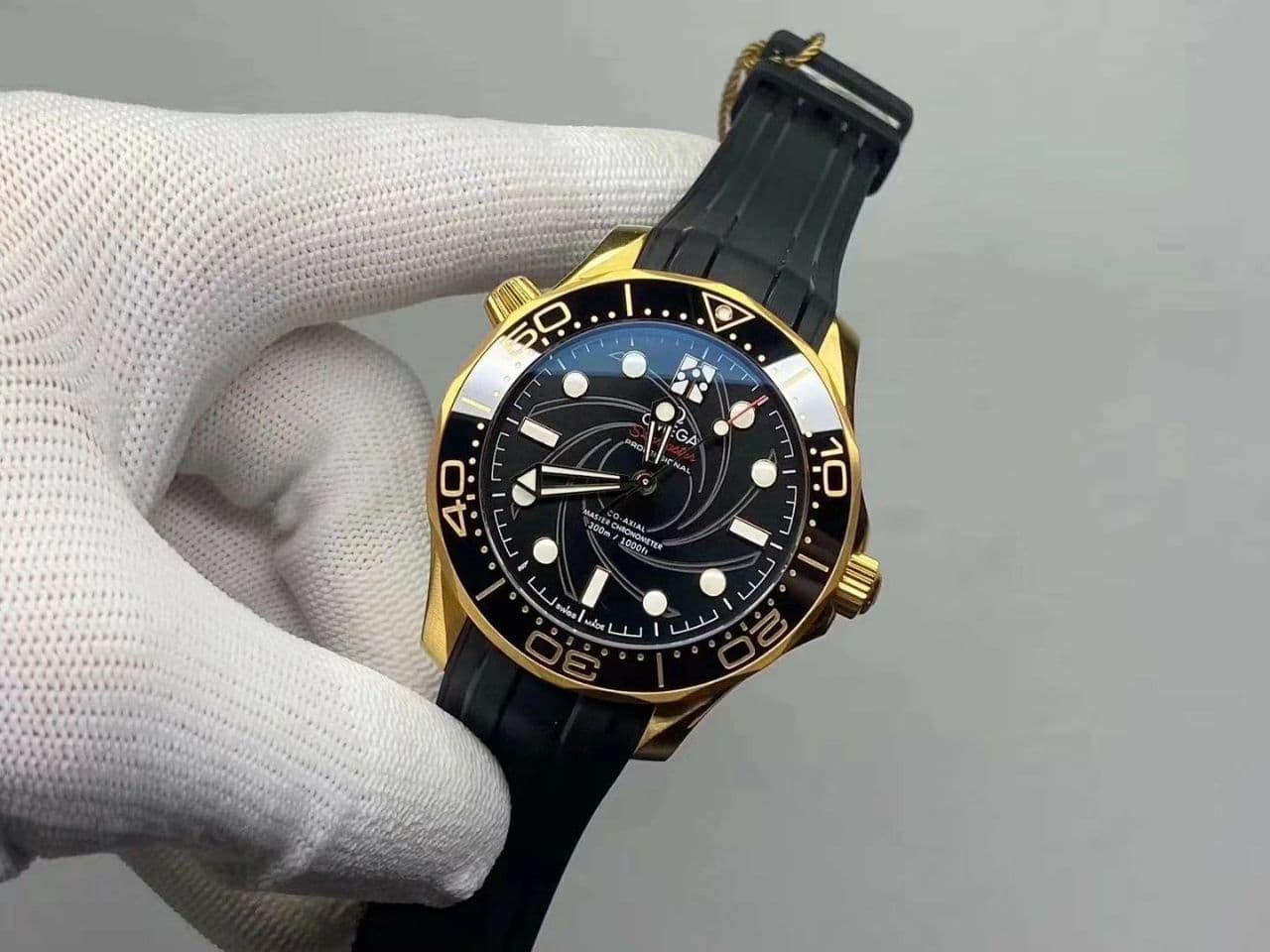 Omega Seamaster Diver 300M YG 007 James Bond VSF Omega Seamaster Diver 300M YG 007 James Bond VSF