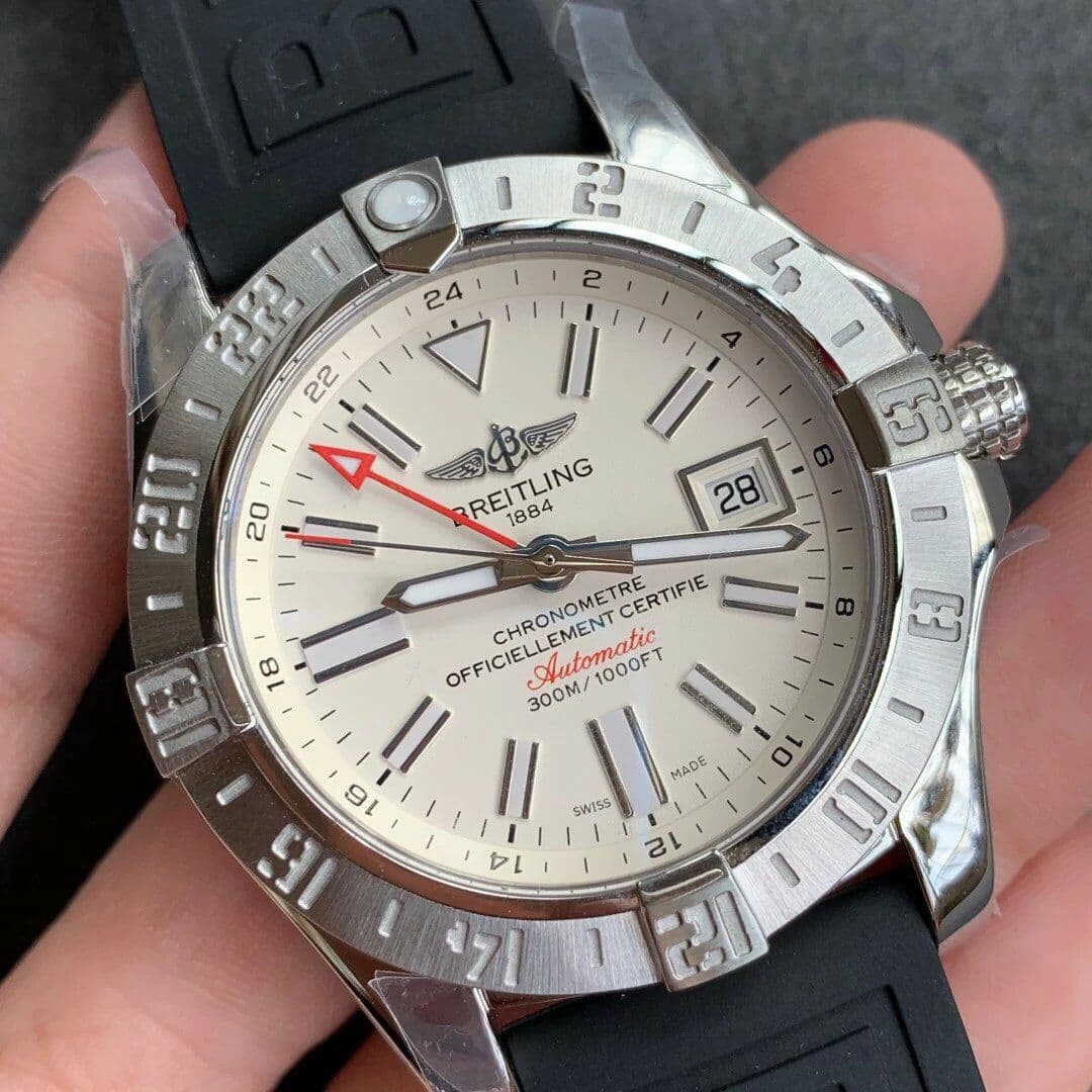 Avenger GMT SS GF 1:1 Best Edition White Dial on Black rubber Strap A2836 V2 Avenger GMT SS GF 1:1 Best Edition White Dial on Black rubber Strap A2836 V2
