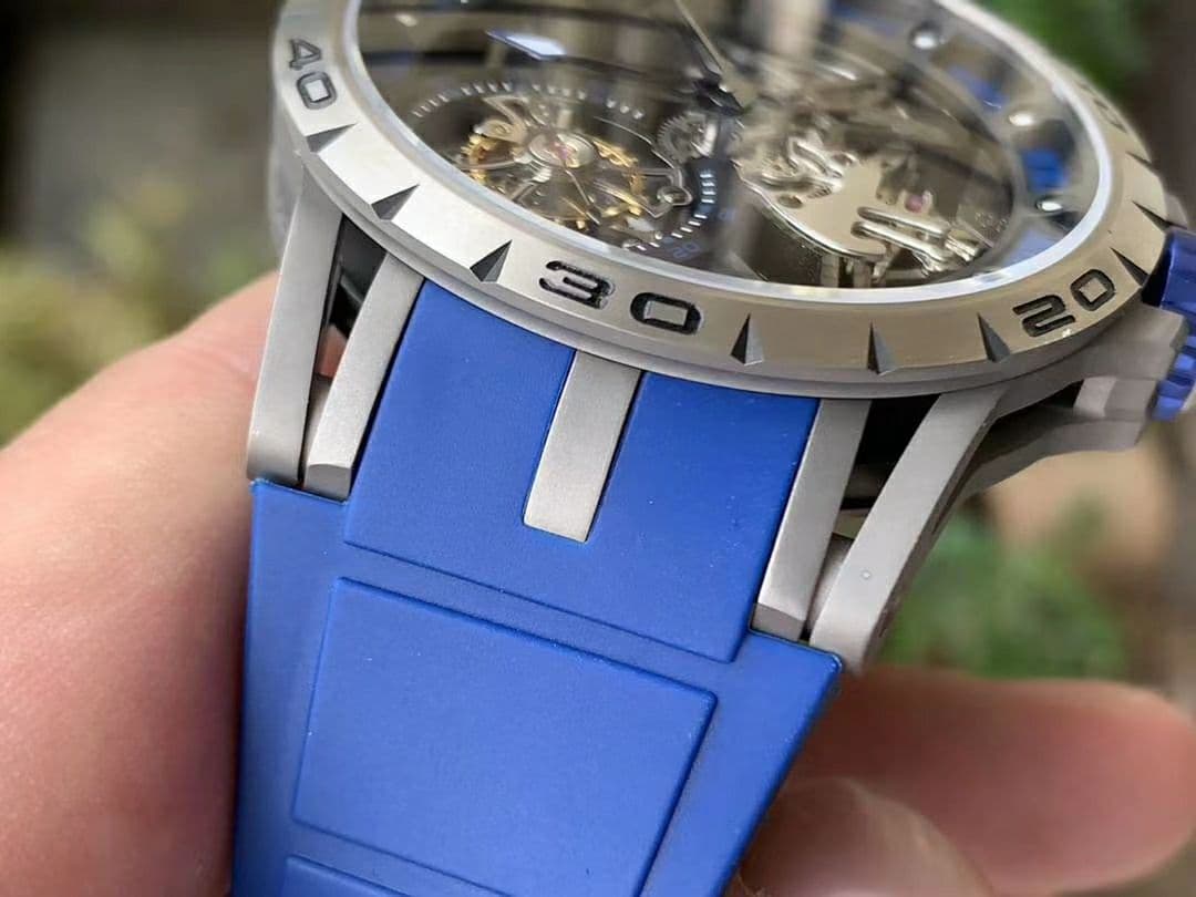 Roger Dubuis G041C - Excalibur Spider Skele Flying Tourb TI/RU Blue BBR Roger Dubuis G041C - Excalibur Spider Skele Flying Tourb TI/RU Blue BBR