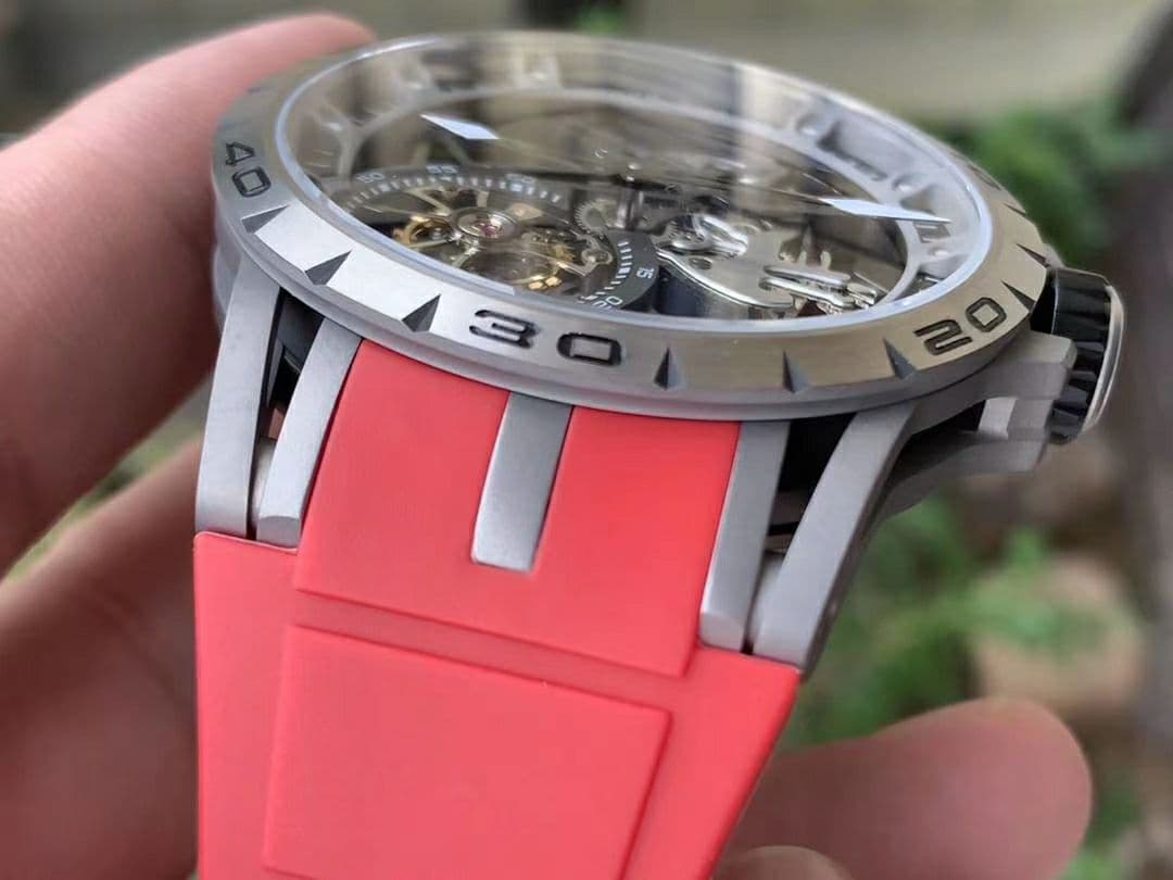 Roger Dubuis G041C - Excalibur Spider Skele Flying Tourb TI/RU White BBR Roger Dubuis G041C - Excalibur Spider Skele Flying Tourb TI/RU White BBR