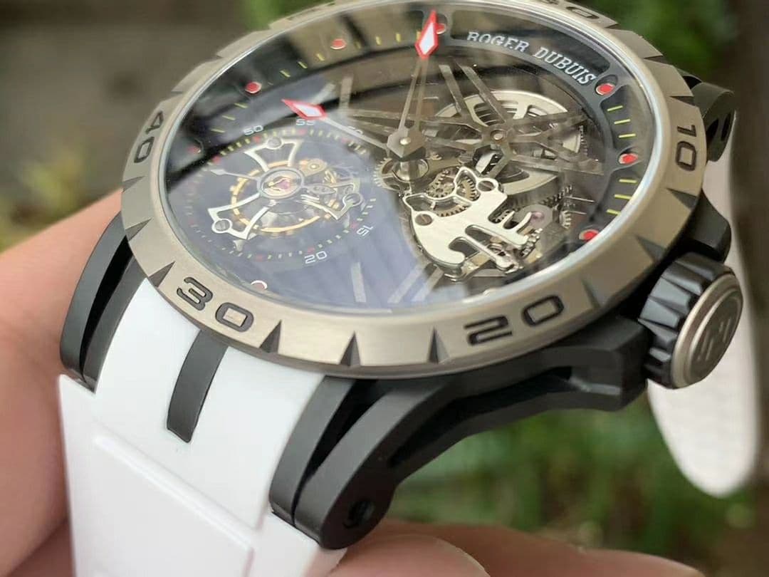 Roger Dubuis G041C - Excalibur Spider Skele Flying Tourb TI/RU White BBR Roger Dubuis G041C - Excalibur Spider Skele Flying Tourb TI/RU White BBR