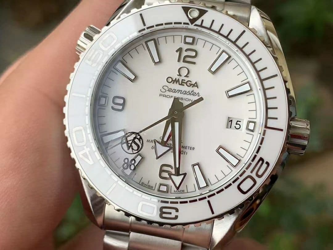 OMG0695A - Planet Ocean 600M 39.5mm SS/SS White VSF A8800 OMG0695A - Planet Ocean 600M 39.5mm SS/SS White VSF A8800