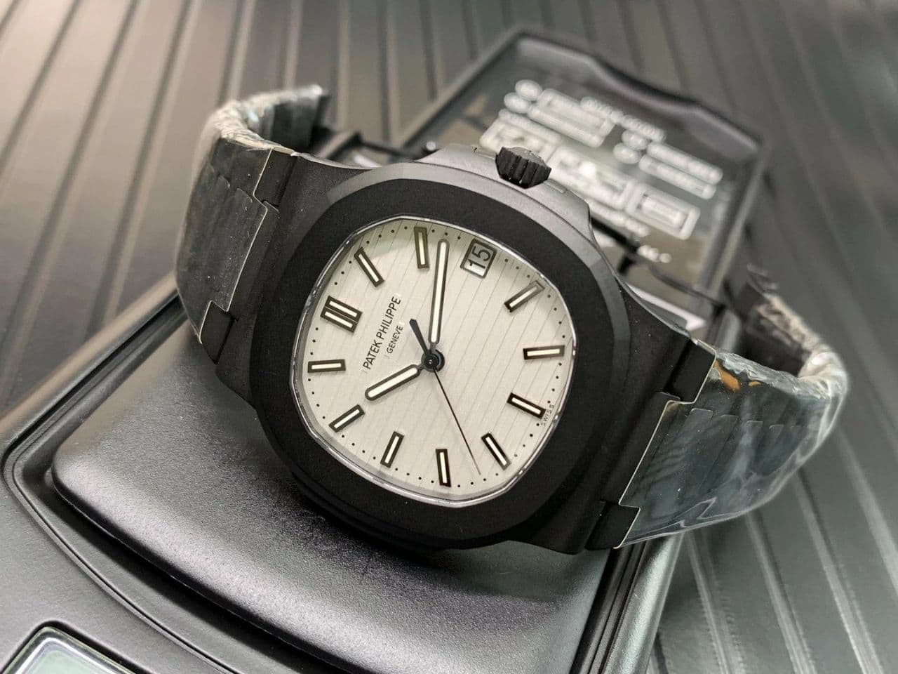 Nautilus 5711 PVD All Black PPF 1:1 Best Edition White Textured Dial on PVD Bracelet 324CS V4 Nautilus 5711 PVD All Black PPF 1:1 Best Edition White Textured Dial on PVD Bracelet 324CS V4