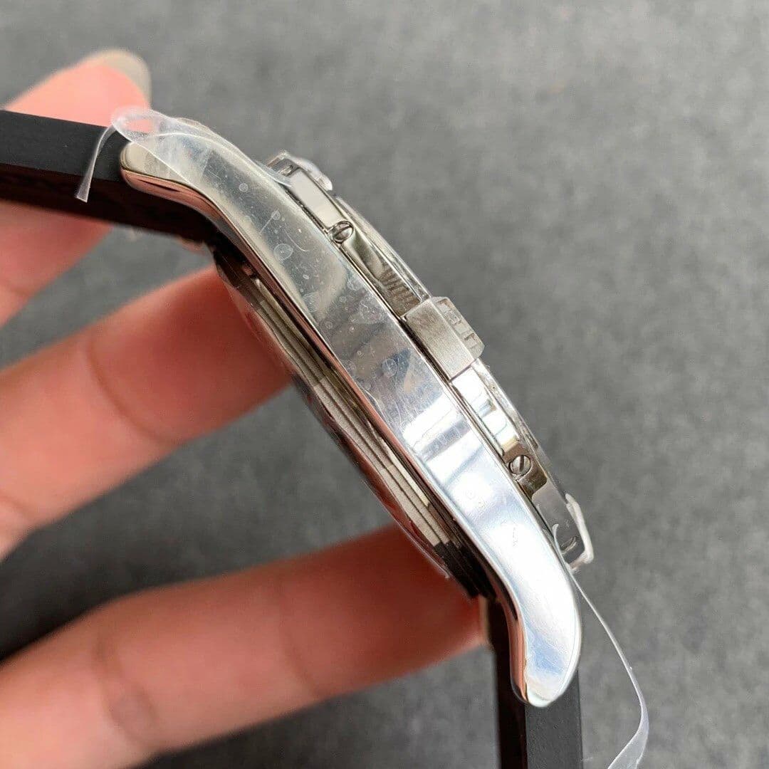 Avenger GMT SS GF 1:1 Best Edition Black Dial Roman Markers on Black rubber Strap A2836 V2 Avenger GMT SS GF 1:1 Best Edition Black Dial Roman Markers on Black rubber Strap A2836 V2