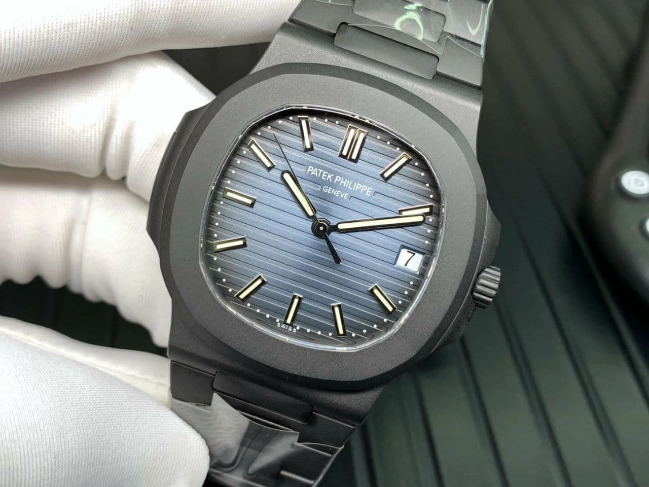 Nautilus 5711 PVD All Black PPF 1:1 Best Edition Blue Textured Dial on PVD Bracelet 324CS V4 Nautilus 5711 PVD All Black PPF 1:1 Best Edition Blue Textured Dial on PVD Bracelet 324CS V4