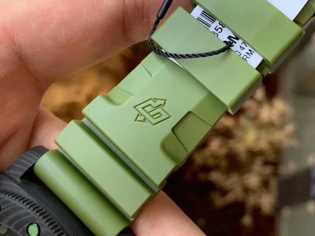 PAM961 Carbotech VSF Best Edition Carbon Dial on Green Rubber Strap P.9010 Clone PAM961 Carbotech VSF Best Edition Carbon Dial on Green Rubber Strap P.9010 Clone