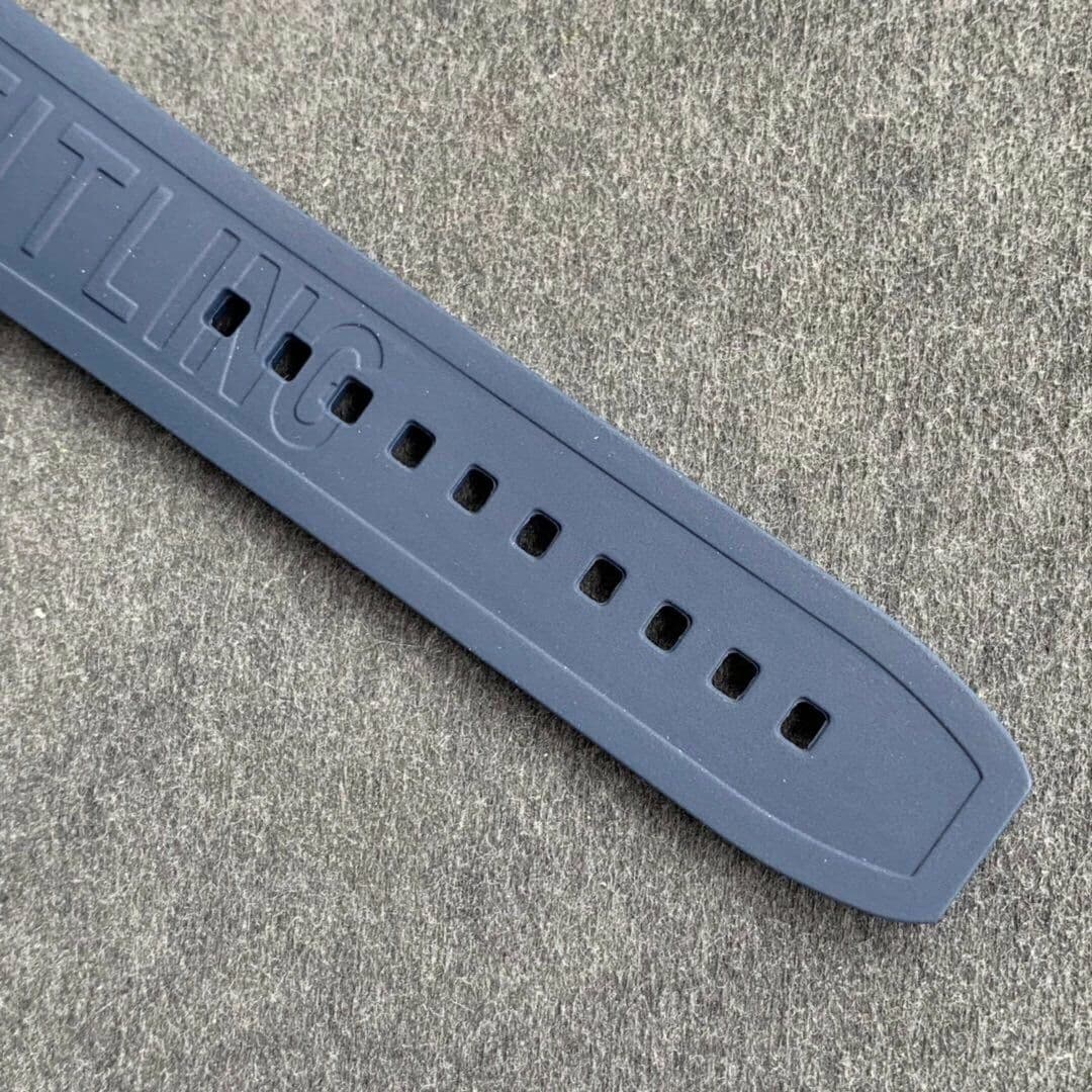 Avenger GMT SS GF 1:1 Best Edition Blue Dial on Blue rubber Strap A2836 V2 Avenger GMT SS GF 1:1 Best Edition Blue Dial on Blue rubber Strap A2836 V2
