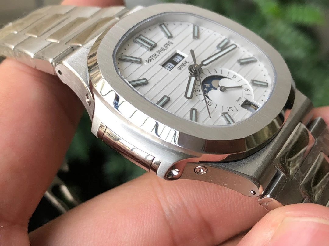 NAUTILUS 5726 COMPLICATED SS 1:1 BEST EDITION WHITE TEXTURED DIAL ON SS BRACELE NAUTILUS 5726 COMPLICATED SS 1:1 BEST EDITION WHITE TEXTURED DIAL ON SS BRACELE