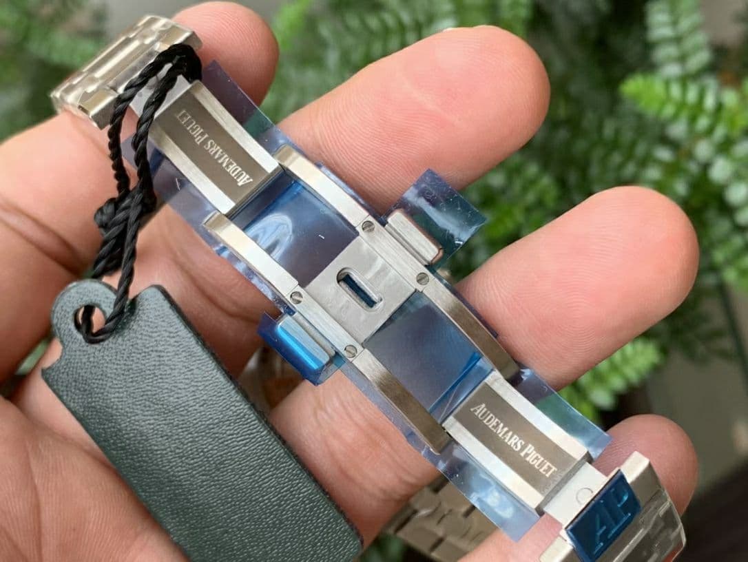 AP0634B - Royal Oak Jumbo 15202IP SS/SS Smoked Blue KZF A2121 AP0634B - Royal Oak Jumbo 15202IP SS/SS Smoked Blue KZF A2121