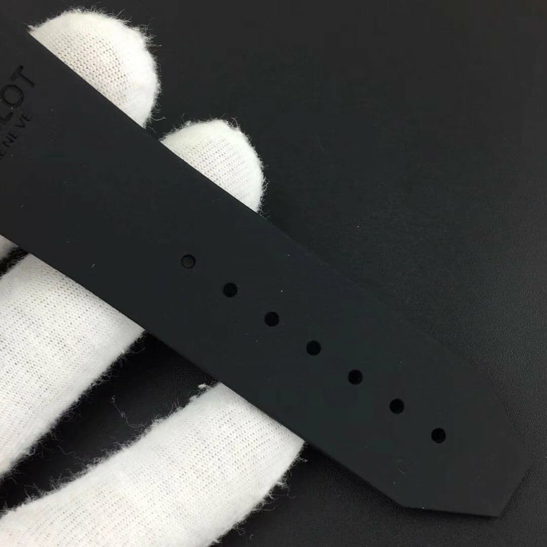 Big Bang 44mm Full Ceramic Gray Dial on Black Gummy Strap HUB4104 Big Bang 44mm Full Ceramic Gray Dial on Black Gummy Strap HUB4104