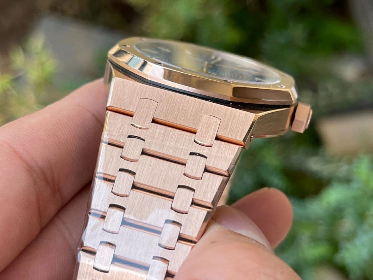Royal Oak PVD Tourbillon R8F v2 Best Edition Gold Sunburst Tapisserie Dial on PVD Bracelet